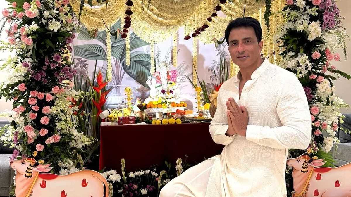 सोनू सूद ने अपने नए आवास पर बप्पा का हर्षोल्लास के साथ स्वागत किया